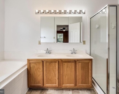 2018 Cooper Point Court - Photo Thumbnail 16