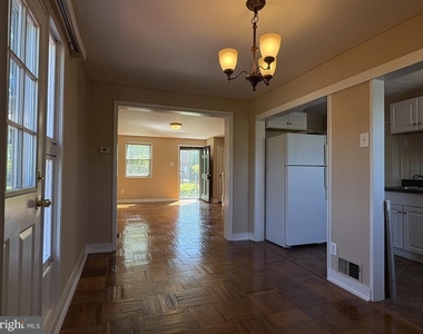 54 Madison Drive - Photo Thumbnail 6