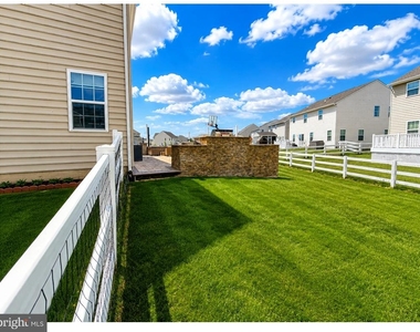 805 Llanelli Drive - Photo Thumbnail 5