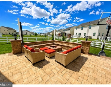 805 Llanelli Drive - Photo Thumbnail 6