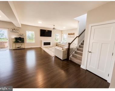 805 Llanelli Drive - Photo Thumbnail 17