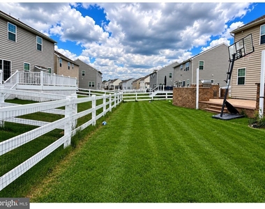 805 Llanelli Drive - Photo Thumbnail 4