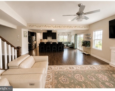 805 Llanelli Drive - Photo Thumbnail 18