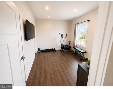 805 Llanelli Drive - Photo Thumbnail 12