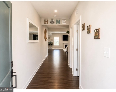 805 Llanelli Drive - Photo Thumbnail 11