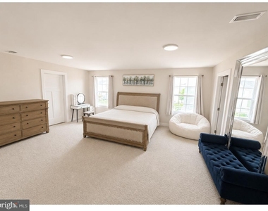 805 Llanelli Drive - Photo Thumbnail 24