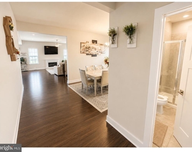 805 Llanelli Drive - Photo Thumbnail 15