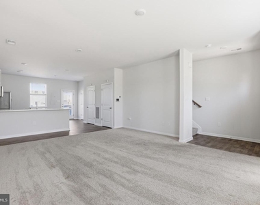521 Ridgely Boulevard - Photo Thumbnail 4