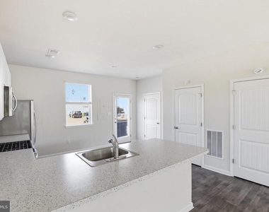 521 Ridgely Boulevard - Photo Thumbnail 6