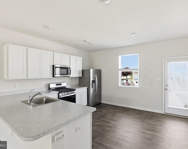 521 Ridgely Boulevard - Photo Thumbnail 7