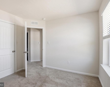 521 Ridgely Boulevard - Photo Thumbnail 13
