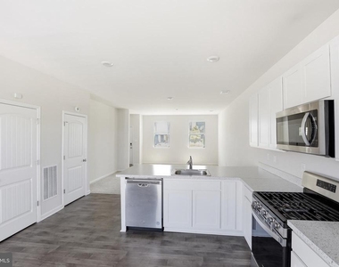 521 Ridgely Boulevard - Photo Thumbnail 9