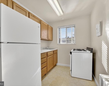 1010 G Street Ne - Photo Thumbnail 5