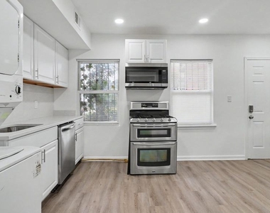 1028 Kenyon Street Nw - Photo Thumbnail 4
