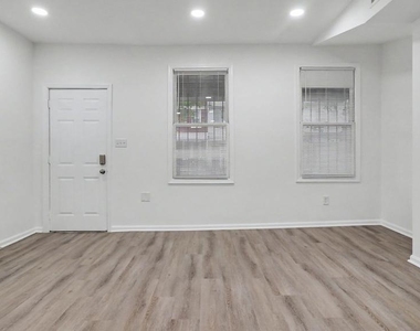 1028 Kenyon Street Nw - Photo Thumbnail 3