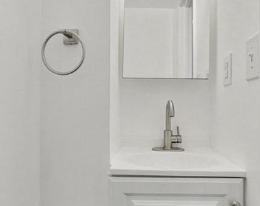 1028 Kenyon Street Nw - Photo Thumbnail 7