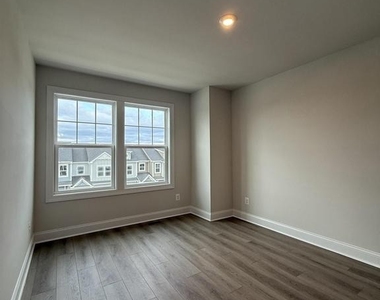 1362 Laconia Ln - Photo Thumbnail 15