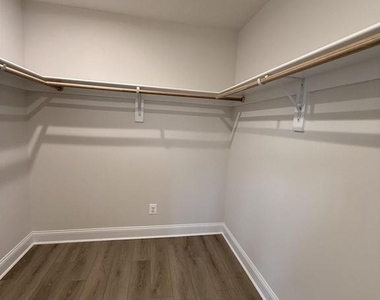 1362 Laconia Ln - Photo Thumbnail 10