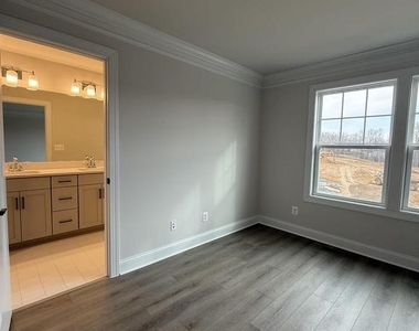 1362 Laconia Ln - Photo Thumbnail 8