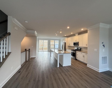 1362 Laconia Ln - Photo Thumbnail 4