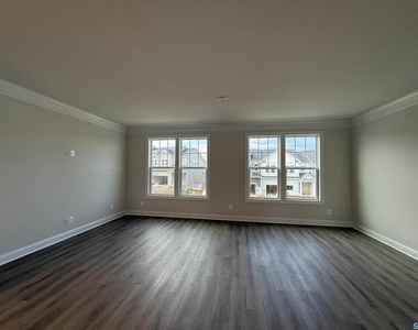 1362 Laconia Ln - Photo Thumbnail 7
