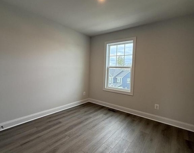 1362 Laconia Ln - Photo Thumbnail 14