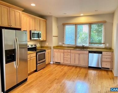 1013 Linden Ave - Photo Thumbnail 3
