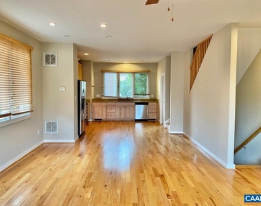 1013 Linden Ave - Photo Thumbnail 2