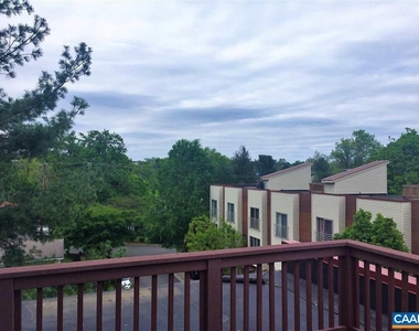 1013 Linden Ave - Photo Thumbnail 7
