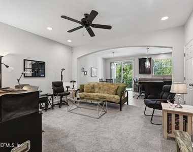 381 Richmond Drive - Photo Thumbnail 6