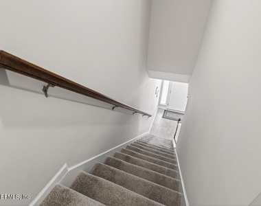 381 Richmond Drive - Photo Thumbnail 15