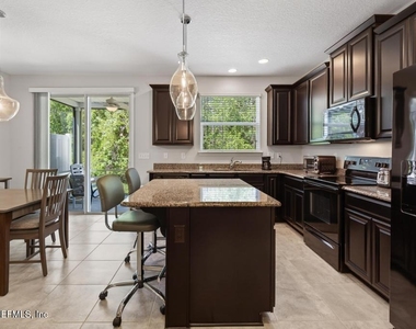381 Richmond Drive - Photo Thumbnail 10