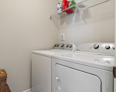 381 Richmond Drive - Photo Thumbnail 28