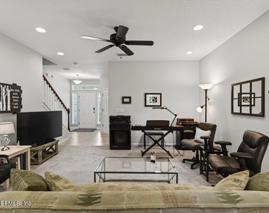 381 Richmond Drive - Photo Thumbnail 8