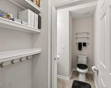 381 Richmond Drive - Photo Thumbnail 13