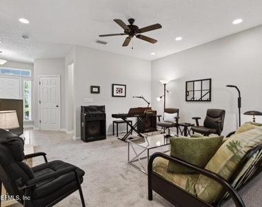 381 Richmond Drive - Photo Thumbnail 7