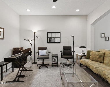 381 Richmond Drive - Photo Thumbnail 5