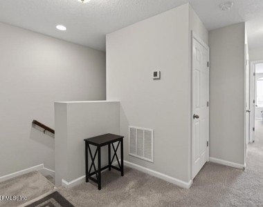 381 Richmond Drive - Photo Thumbnail 16