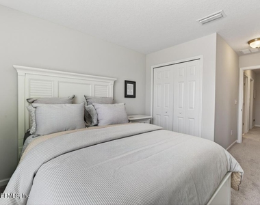381 Richmond Drive - Photo Thumbnail 26