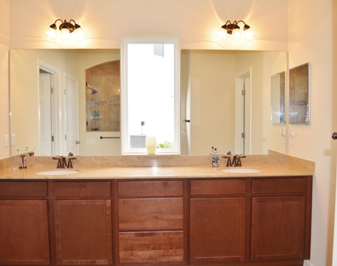174 Spring Park Avenue - Photo Thumbnail 9