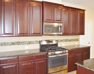 174 Spring Park Avenue - Photo Thumbnail 18