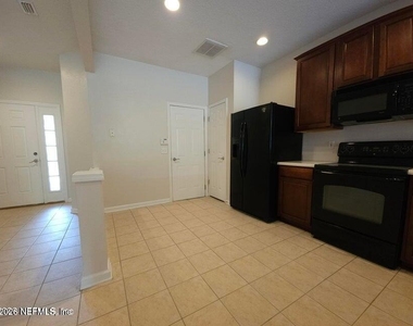 13366 Stone Pond Drive - Photo Thumbnail 7