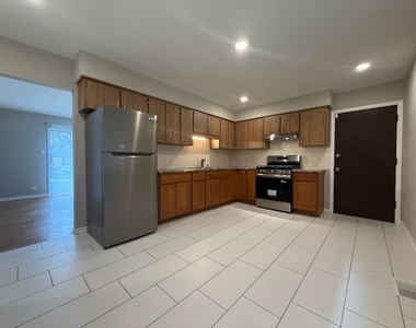 5849 S Francisco Avenue - Photo Thumbnail 2