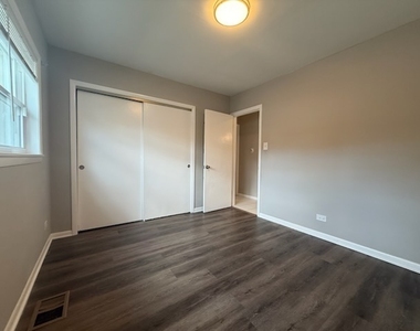 5849 S Francisco Avenue - Photo Thumbnail 7