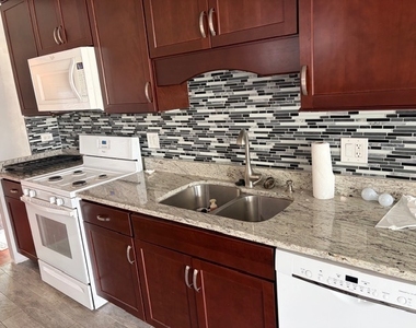 467 E Valleyview Drive - Photo Thumbnail 1