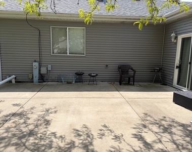 467 E Valleyview Drive - Photo Thumbnail 13
