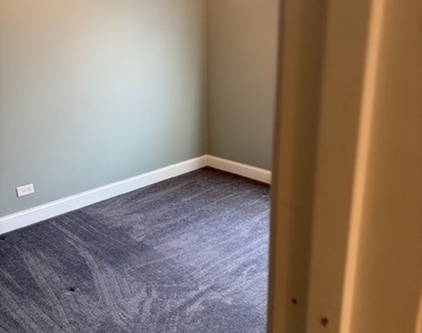 467 E Valleyview Drive - Photo Thumbnail 6