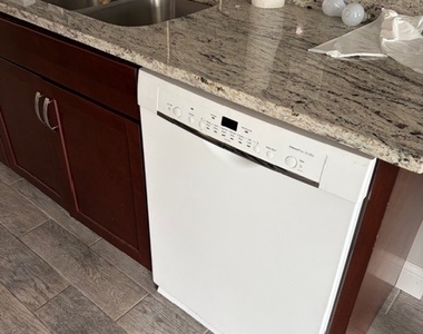 467 E Valleyview Drive - Photo Thumbnail 3