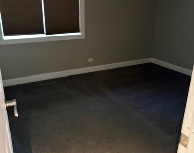 467 E Valleyview Drive - Photo Thumbnail 5