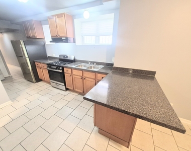 6030 S Eberhart Avenue - Photo Thumbnail 3